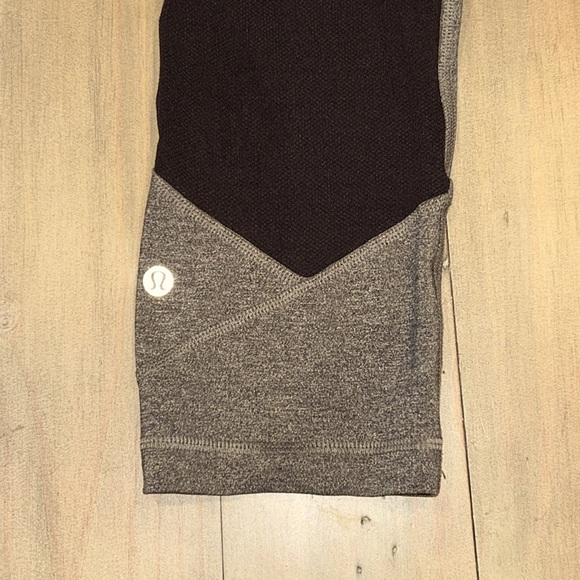 Lululemon Inspire Crop II Legging Size 8 - Picture 3 of 7